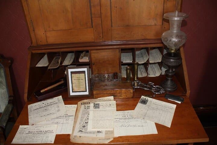 Riverview at Hobson Grove: Guided Historic Home Tour in Bowling Green photo 4