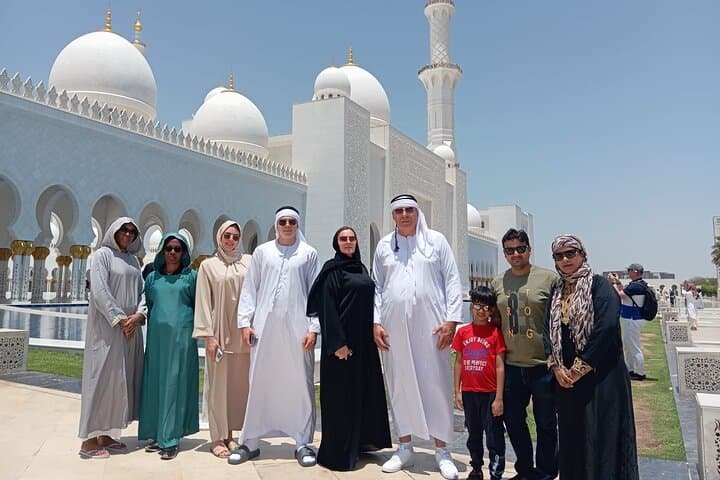 Guided Abu Dhabi City Tour — Sheikh Zayed Grand Mosque, BAPS Mandir & Dates Market photo 2
