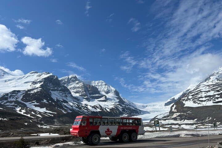 Banff Icefields Parkway Private Full-Day Tour to Columbia Icefield