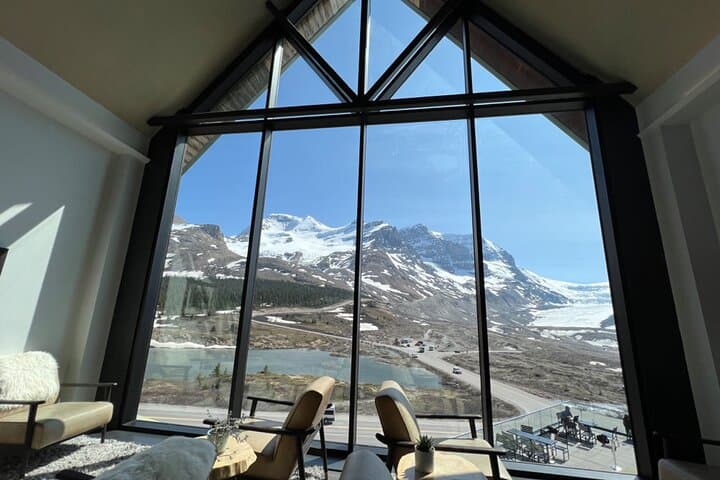Banff Icefields Parkway Private Full-Day Tour to Columbia Icefield photo 3