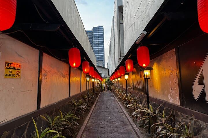Discover Makati's Little Tokyo and Cinema Square: Private 3-Hour Urban Food, Games & Rooftop Tour