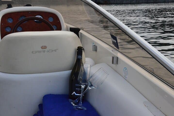 Private 1.5-Hour Lake Como Boat Tour: Villas, Prosecco & Celebrity Homes photo 4