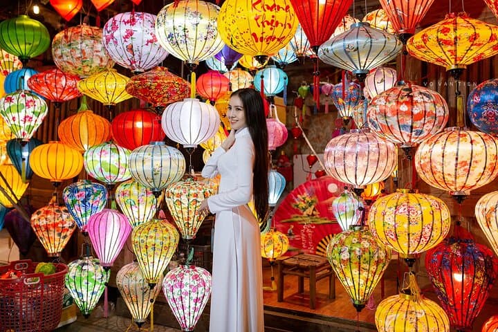 Hoi An Lantern River Cruise and Street Food Walking Tour photo 1
