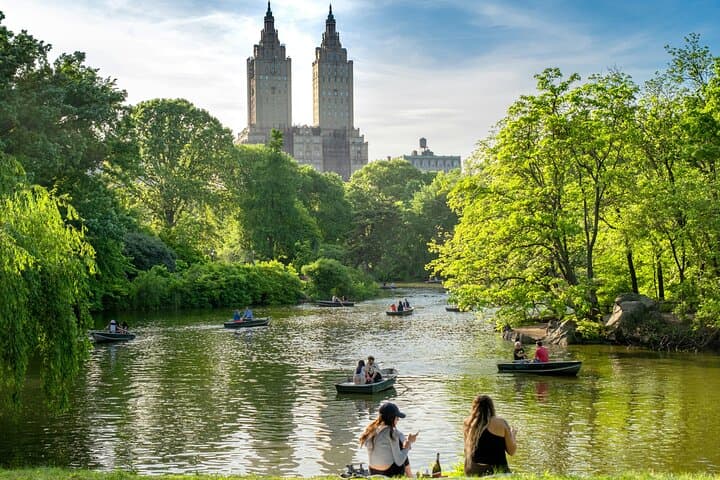 Manhattan Walking Tour and Cycle Central Park — Wall Street to the Plaza in One Day photo 2