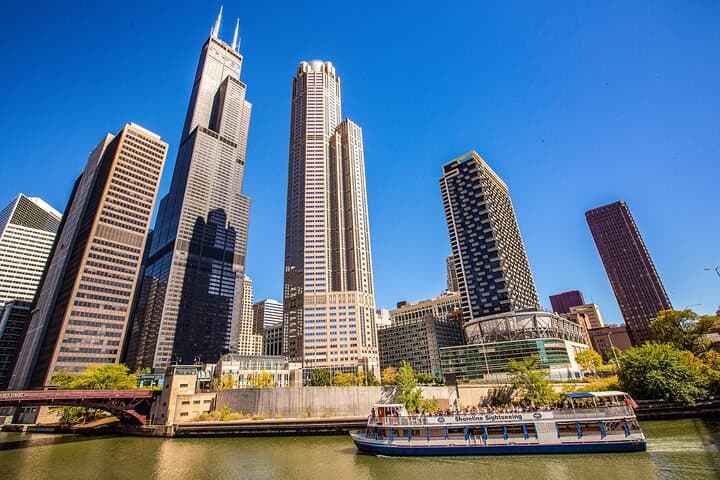 Chicago River Architecture Cruise and 48-Hour Big Bus Hop-On Hop-Off Guide photo 3