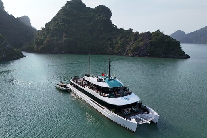 Halong Bay One-Day Luxury Catamaran Cruise: Lan Ha & Tuan Chau Day Trip photo 2