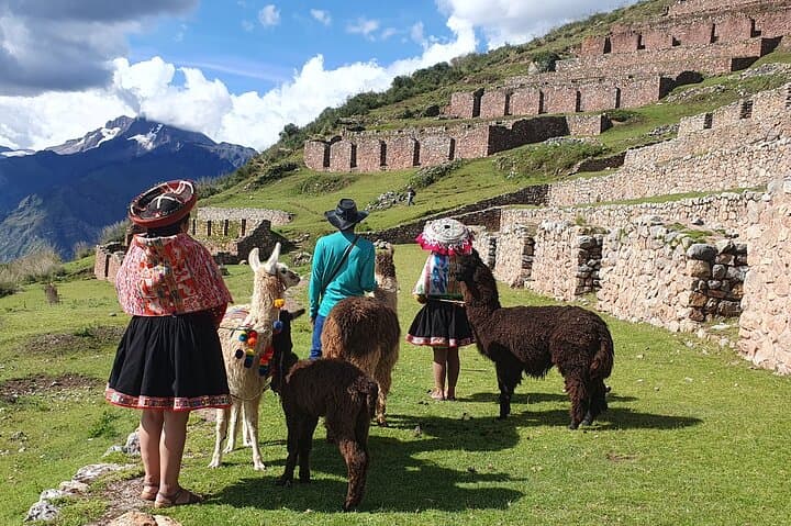 Hike with Llamas and Textile Workshop in Chinchero — Andean Colors Experience