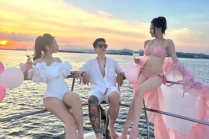 Ha Long Bay Sunset Private Yacht with Kayaking & Swimming photo 6