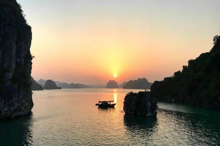 Private Canoe & Kayak Tour from Cat Ba to Lan Ha Bay and Viet Hai Village photo 3