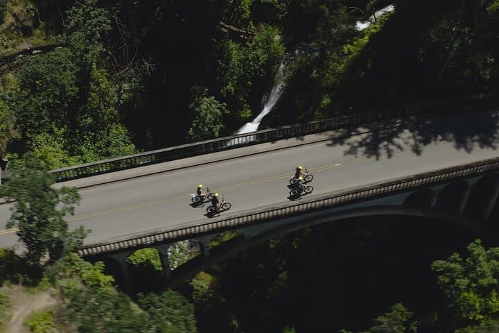 Multnomah Falls E-Bike Waterfall Tour — Columbia River Gorge Waterfall Ride photo 2