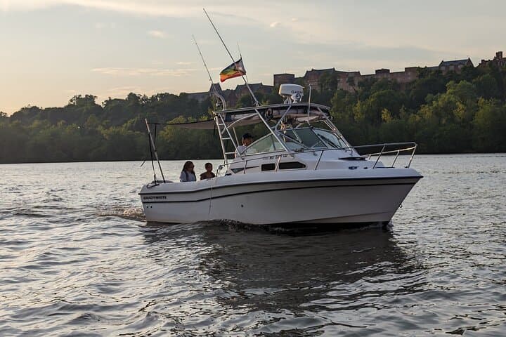 Private Sunset Cruise Aboard Geronimo in Washington DC — Yards Marina Evening Cruise photo 6