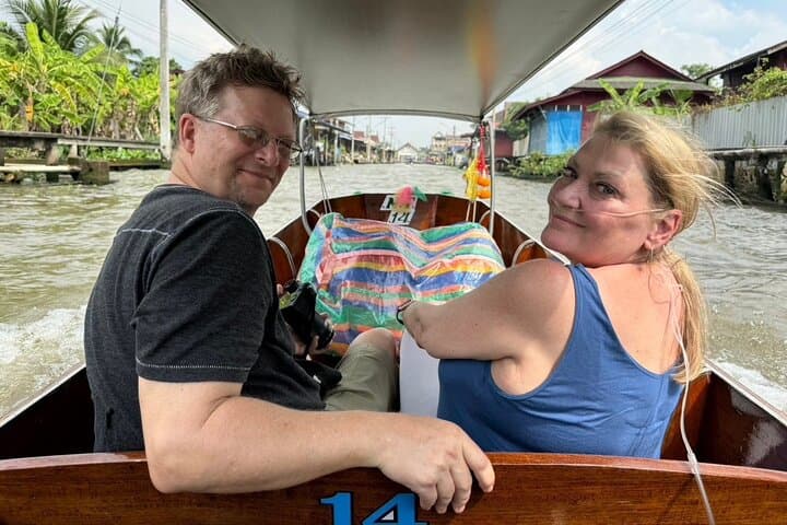 Accessible Luxury Tour to Damnoen Saduak Floating & Maeklong Railway Markets photo 4