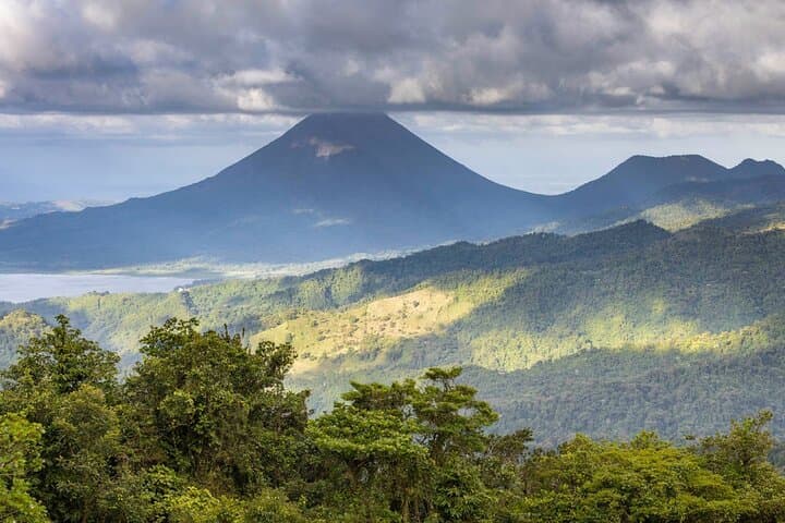 Crossing Costa Rica's Highlands: Private Transfer from Arenal to Monteverde