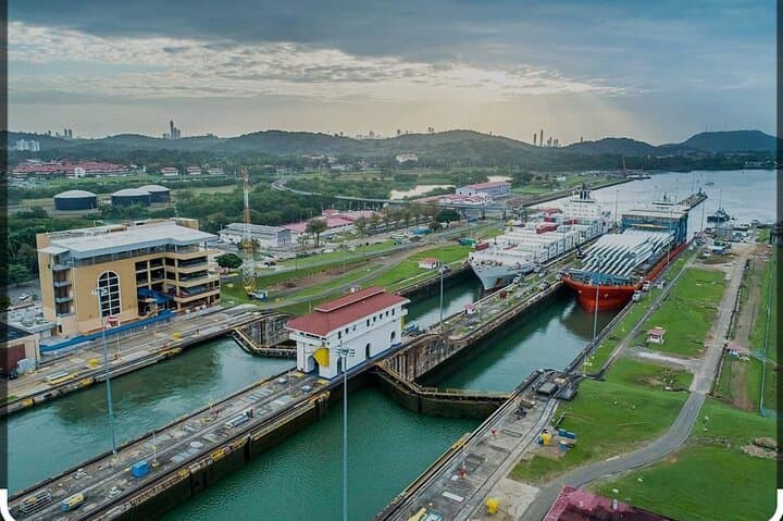 Panama Canal & Amador Causeway Private Tour — Miraflores Locks and Biomuseo Experience photo 4