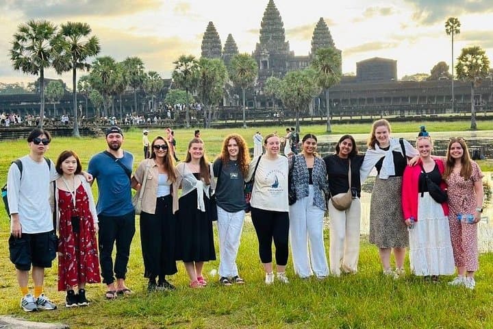 Full-Day Banteay Srei and 4-Temple Tour from Siem Reap photo 1
