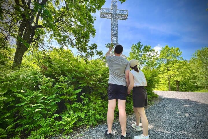 Guided Mount Royal Park Nature Walk — Montreal Day Hike & City Views photo 4