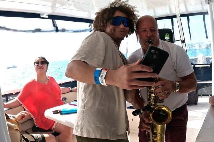 Isla Mujeres Snorkel Cruise from Cancun with Lunch and Hotel Pickup photo 2