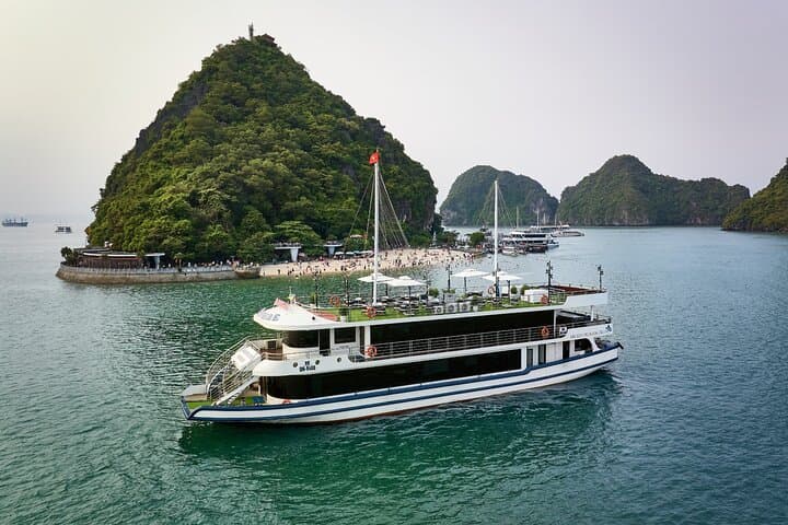 Halong Bay Day Cruise: Arcady Luxury Buffet, Kayaks & Sunset Party