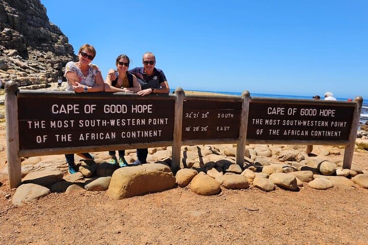 Full-Day Table Mountain, Cape Point & Boulders Beach Penguin Tour from Cape Town
