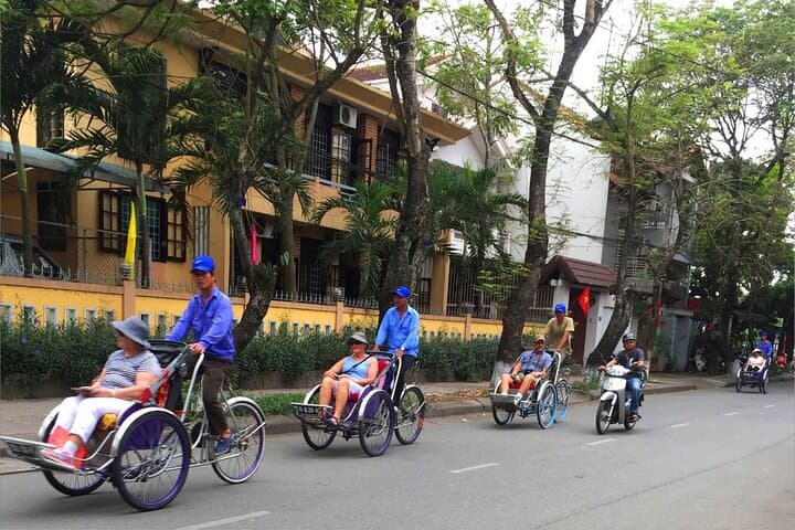 Hue Cyclo Private Tour: Imperial Citadel, Royal Museum & Dong Ba Market photo 1
