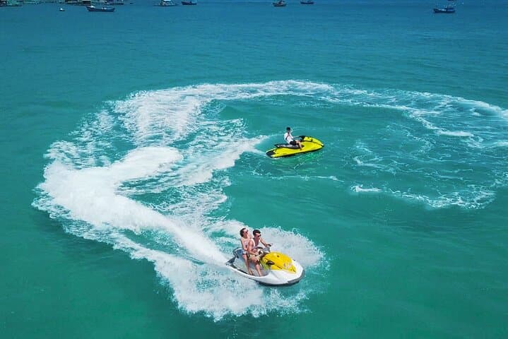 Halong Bay Private Yacht Sightseeing & Kayaking — 2-Hour Cruise from Tuan Chau photo 2