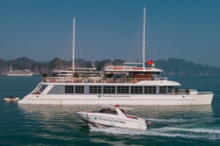 Catamaran Luxury Day Cruise from Cat Ba Island to Lan Ha Bay photo 4