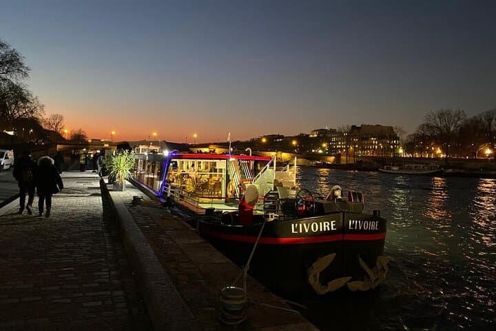 Seine Dinner Cruise from Pont Alexandre III — Evening River Dining & Landmark Views photo 5