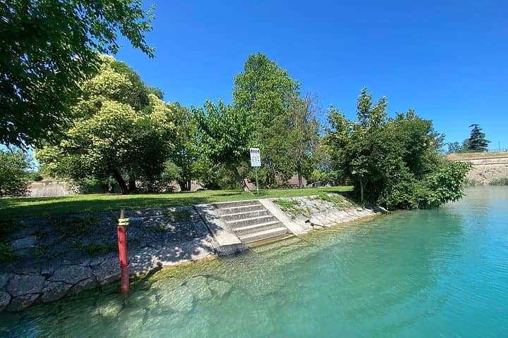SUP Canals of Peschiera del Garda: Paddle, Photos & Sunset Aperitivo photo 3