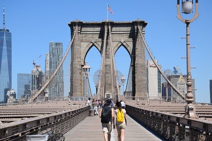 Brooklyn Bridge, Statue of Liberty and Manhattan Walking Tour — Dumbo to Battery Park