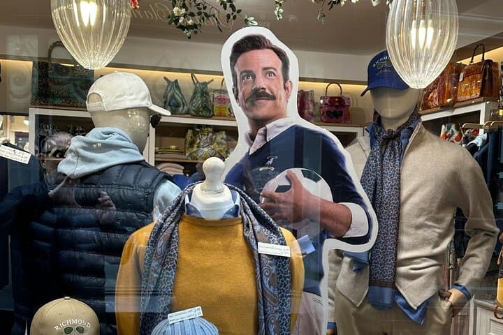 Explore Ted Lasso Filming Locations: Private 4-Hour Black Cab Tour in Richmond