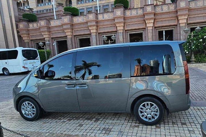 Dubai Full-Day Private Vehicle Hire — Luxury Chauffeur Service & Custom City Touring photo 3