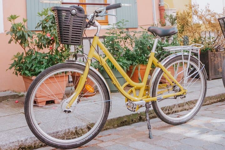 Paris Day Bike Rental at Le Peloton Café — Ride the Marais and Seine