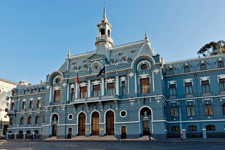 Valparaíso Essential Walking Tour: Harbor, Funiculars & Street Art