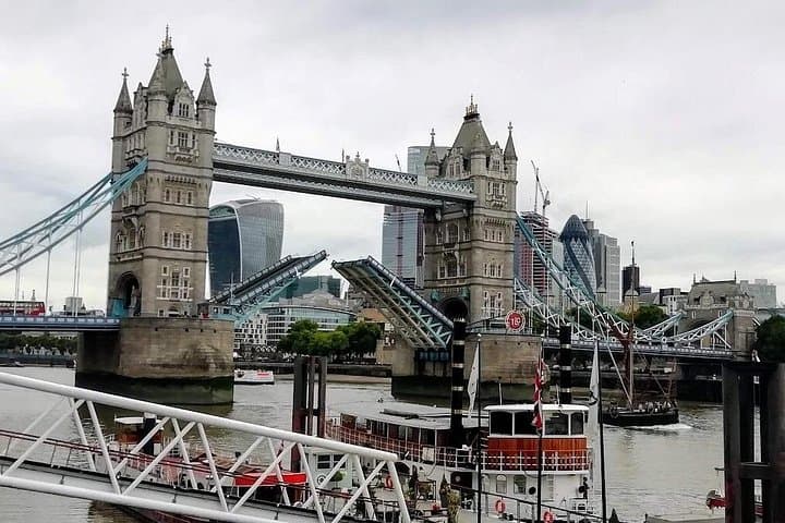 London Half-Day Private Tour with a Friendly Local — Westminster to Borough Market photo 4