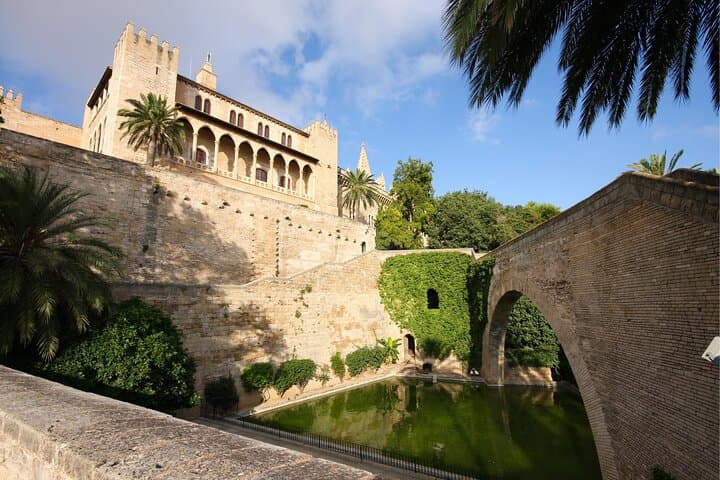 Palma de Mallorca Scavenger Hunt: Self-Guided City Highlights Tour