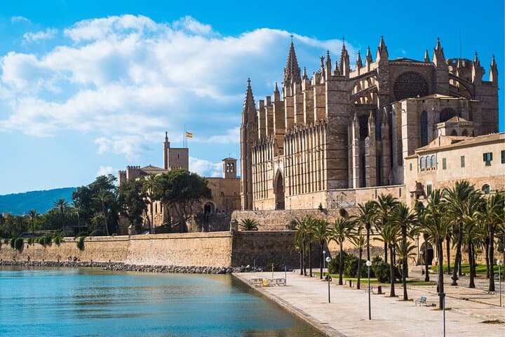 Palma de Mallorca Scavenger Hunt: Self-Guided City Highlights Tour photo 3