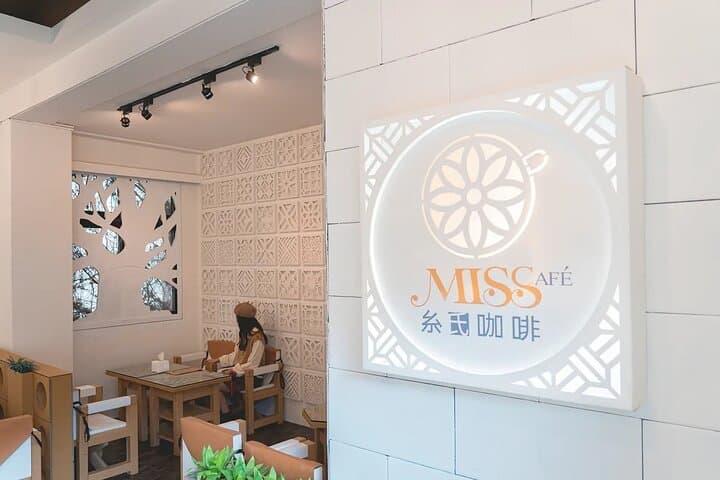 Inside Carton King Creative Park Taichung: Paper Art, Workshops & Sustainable Design photo 3