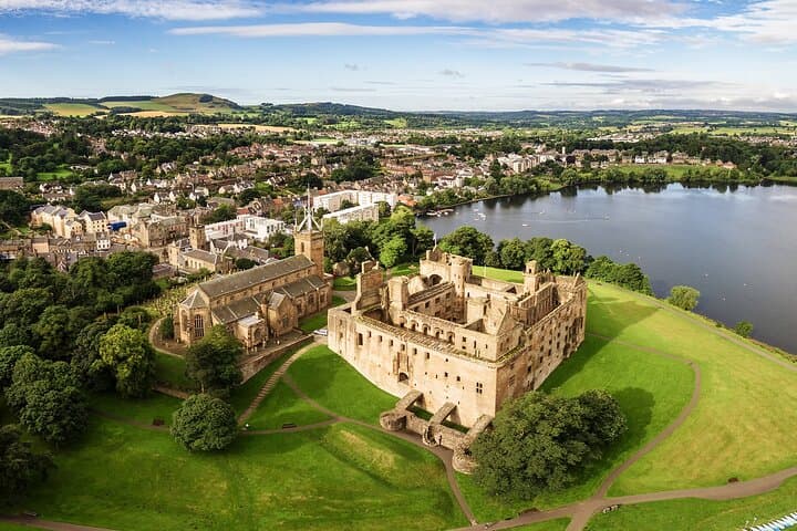 Private Outlander Day Tour from Edinburgh: Lallybroch, Blackness, Doune & Culross