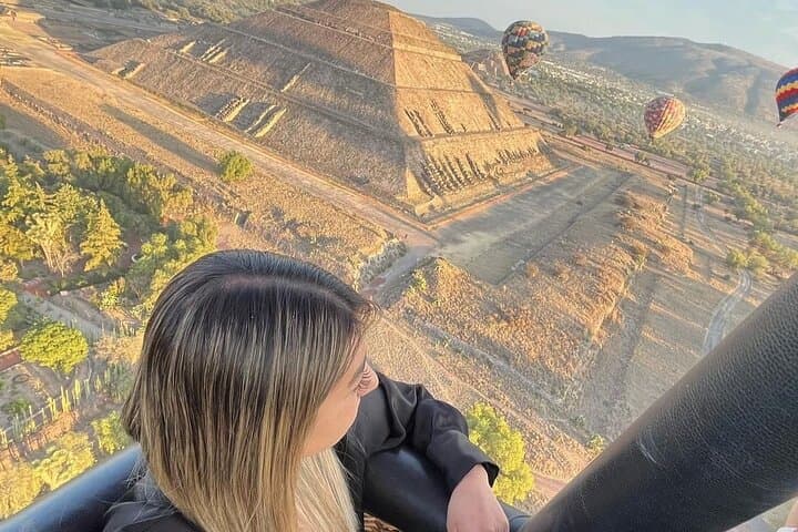 Sunrise Hot-Air Balloon Over Teotihuacán: Mexico City Pickup & Buffet Breakfast photo 3