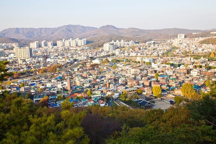 Private Suwon Heritage Tour — Korean Folk Village & Hwaseong Fortress Walking Experience photo 3