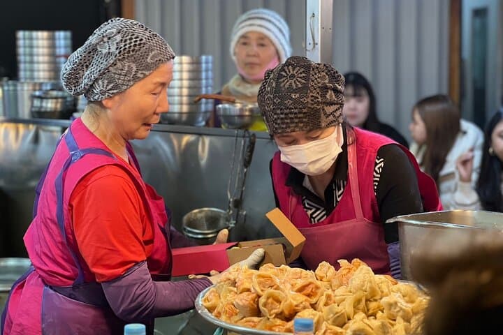 Gwangjang Market Fearless Foodie Challenge — Seoul Street Food Tour Guide photo 2