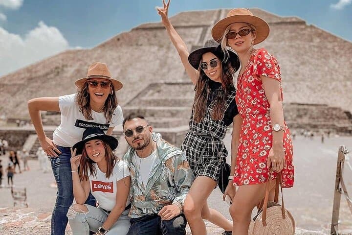 Private Teotihuacán Tour with Breakfast: Pyramids, Cave Light & Mezcal Tasting