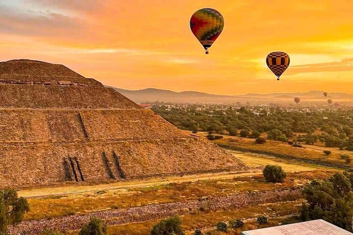 Private Teotihuacán Tour with Breakfast: Pyramids, Cave Light & Mezcal Tasting photo 3