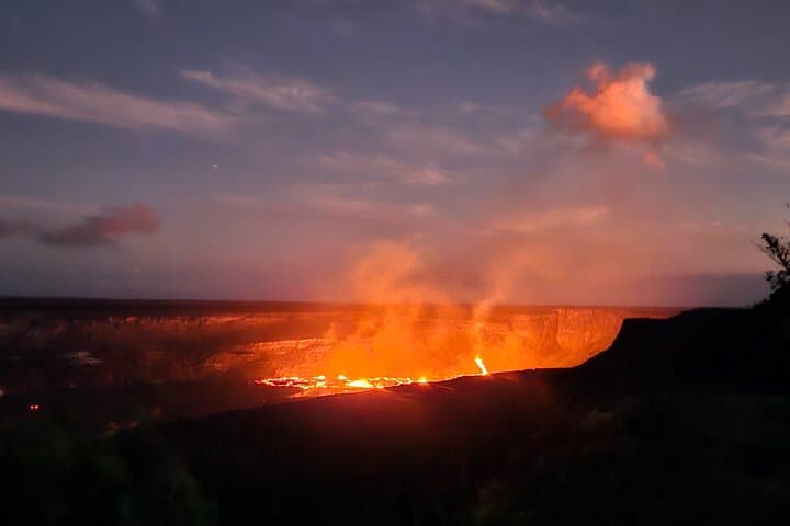 Hilo to Kīlauea: Volcano National Park and Rainbow Falls Day Tour