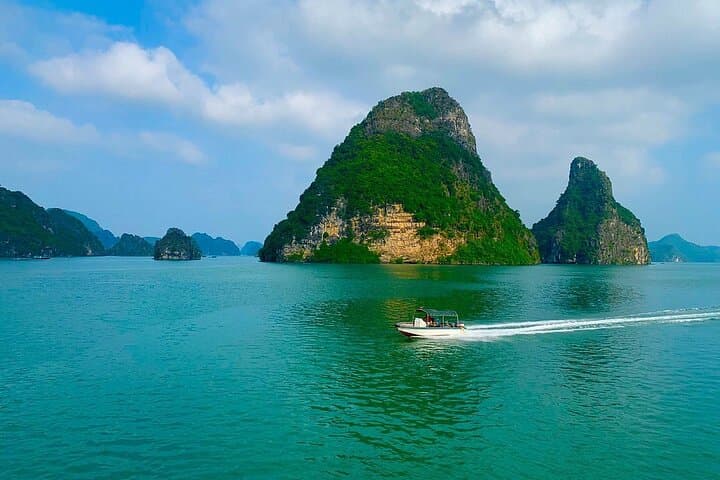 Lan Ha Bay private canoe: kayak dark & bright caves, Ba Trai Dao and Viet Hai bike trip photo 2