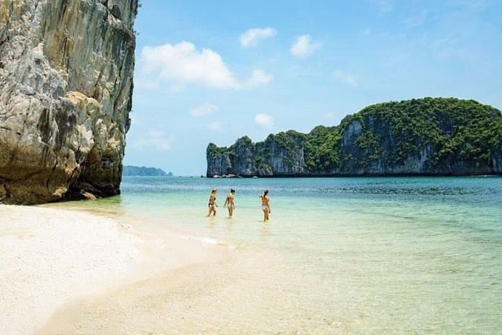 Paddling Between Towers: Exclusive Canoe Adventure in Halong & Lan Ha Bay from Cat Ba photo 2