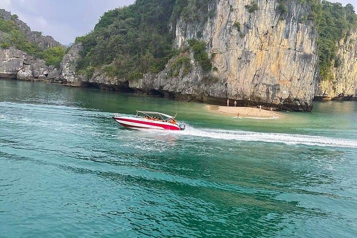 Paddling Between Towers: Exclusive Canoe Adventure in Halong & Lan Ha Bay from Cat Ba photo 3