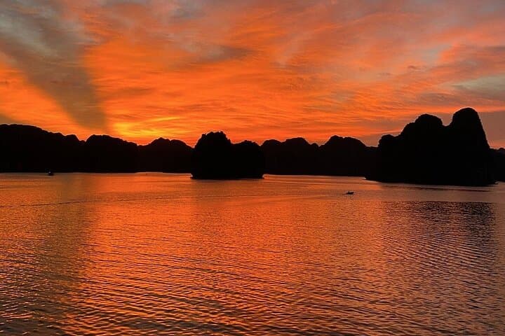 Ha Long Bay Sunset Private Yacht with Kayaking & Swimming photo 2