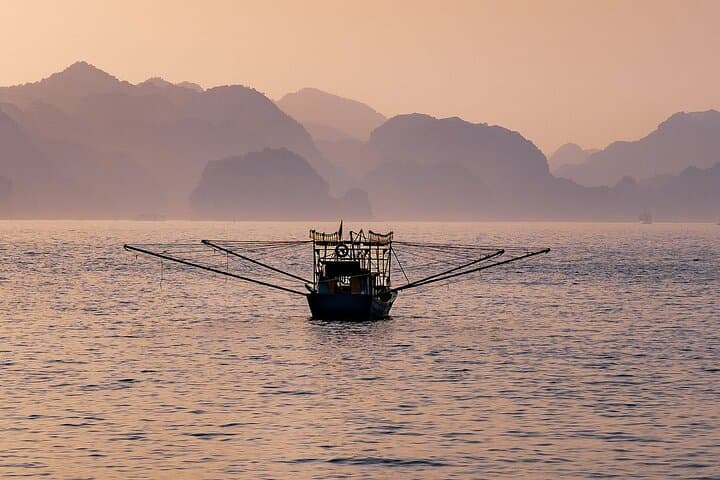 Ha Long Bay Sunset Private Yacht with Kayaking & Swimming photo 4