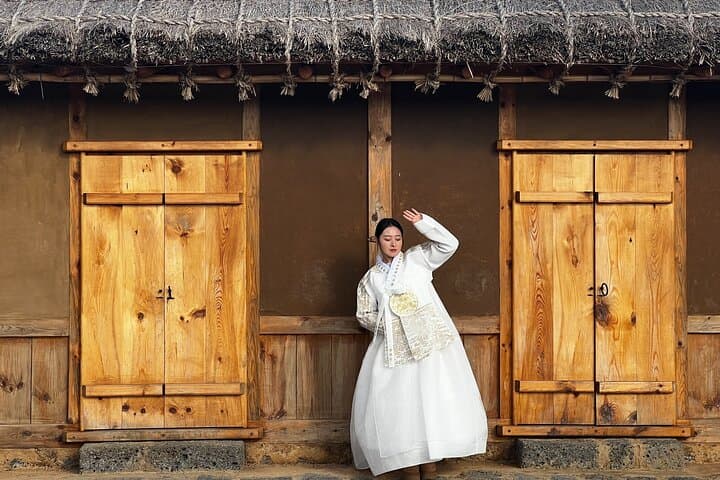 Hanbok Experience and Seasonal Day Tour in Eastern Jeju: Seongsan Sunrise Peak & Folk Village